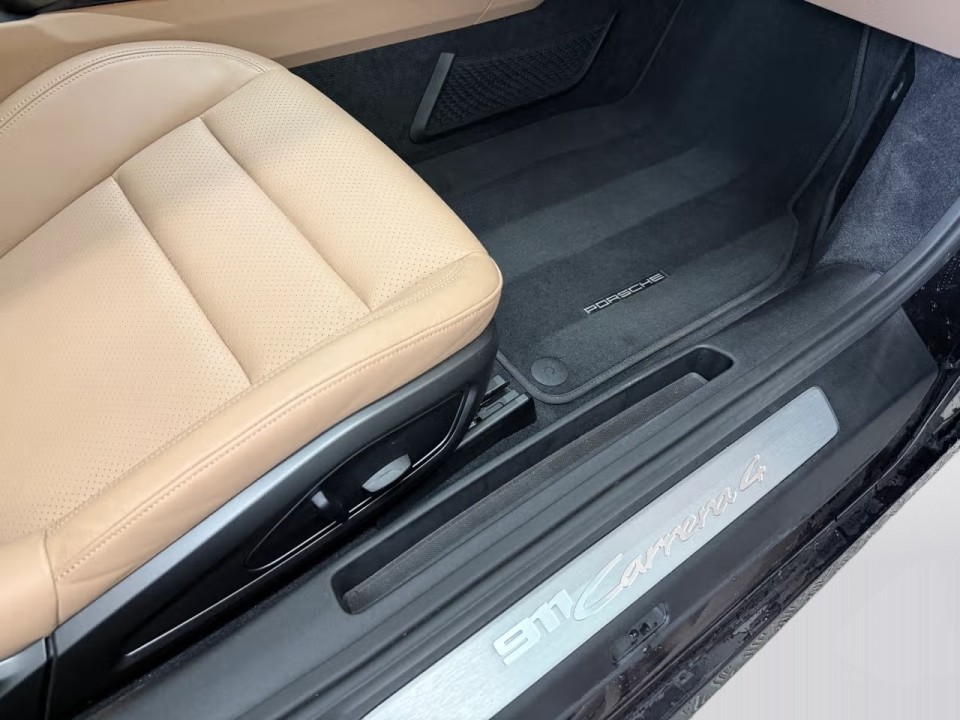 Porsche 911 Carrera 4 Cabriolet - foto 23
