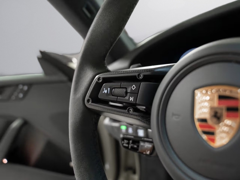 Porsche 911 Carrera GTS - foto 11