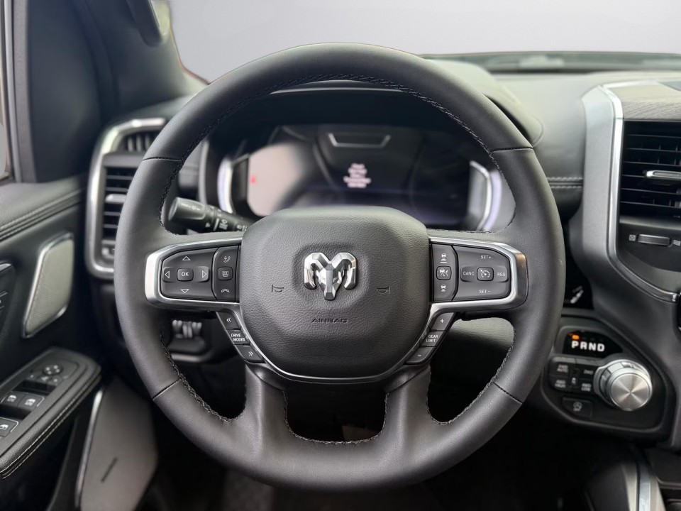 Dodge RAM 1500 Laramie - foto 18