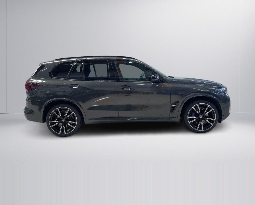 BMW X5 M60i (3)