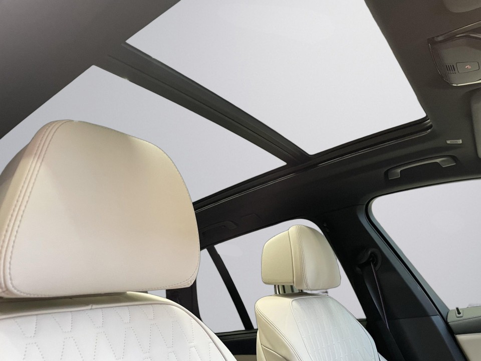 BMW X5 M60i - foto 12