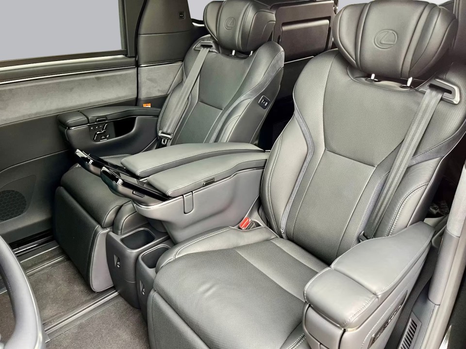 Lexus LM 350h Executive - foto 16