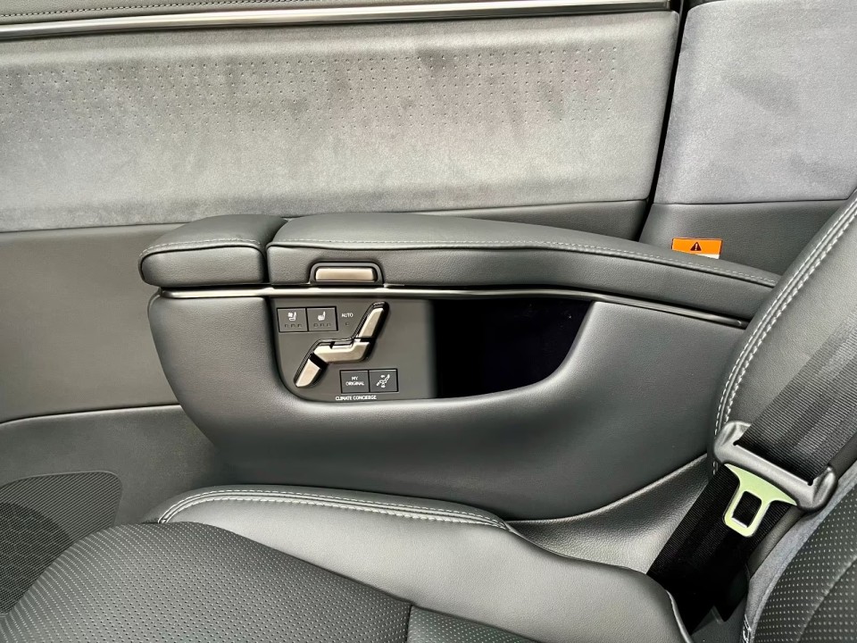 Lexus LM 350h Executive - foto 20
