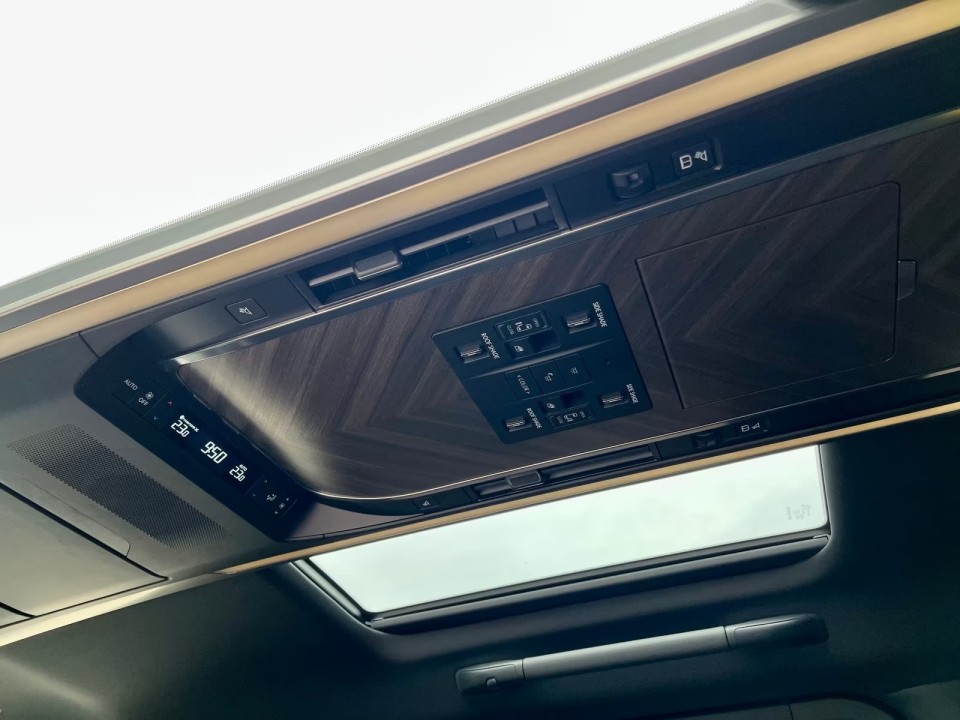Lexus LM 350h Executive - foto 19