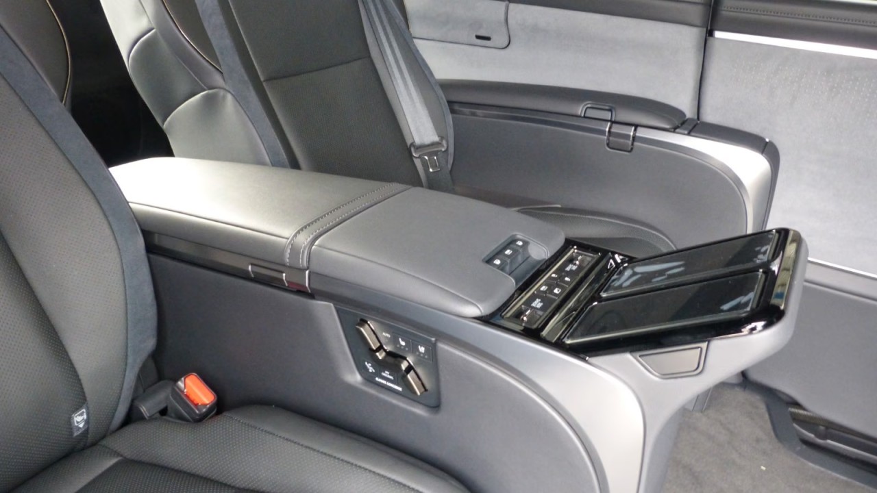Lexus LM 350h Luxury - foto 14