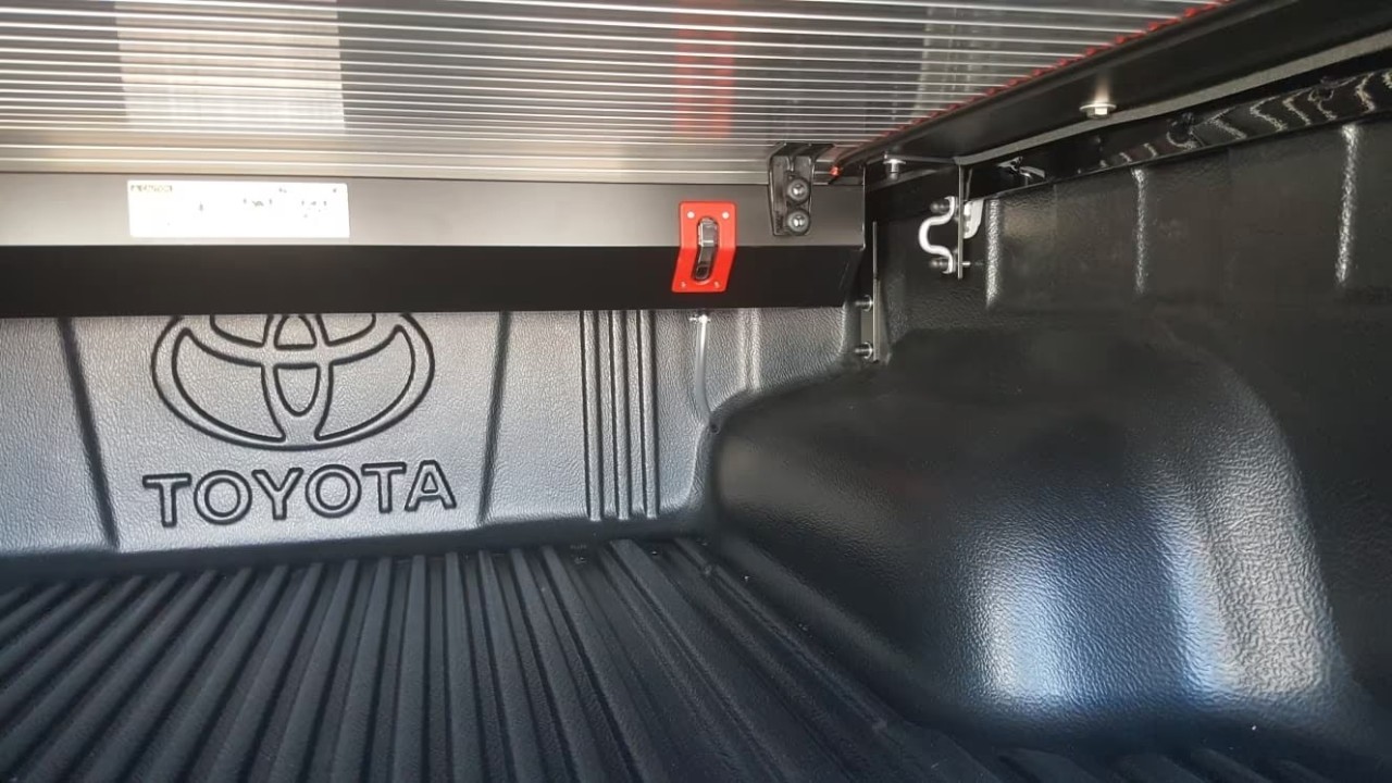Toyota Hilux - foto 23