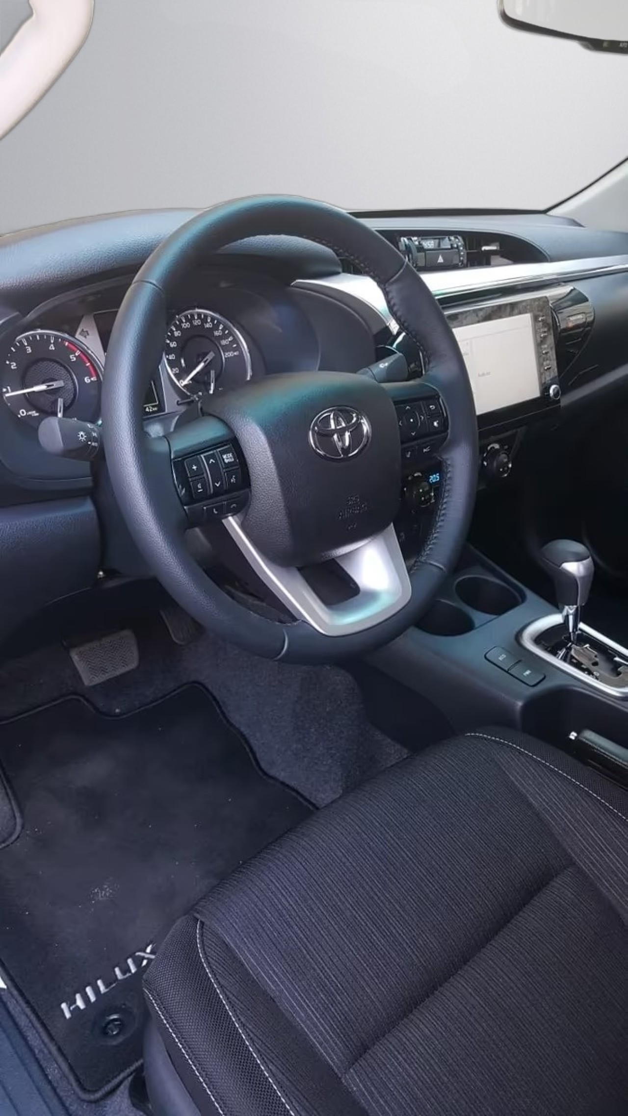 Toyota Hilux - foto 6