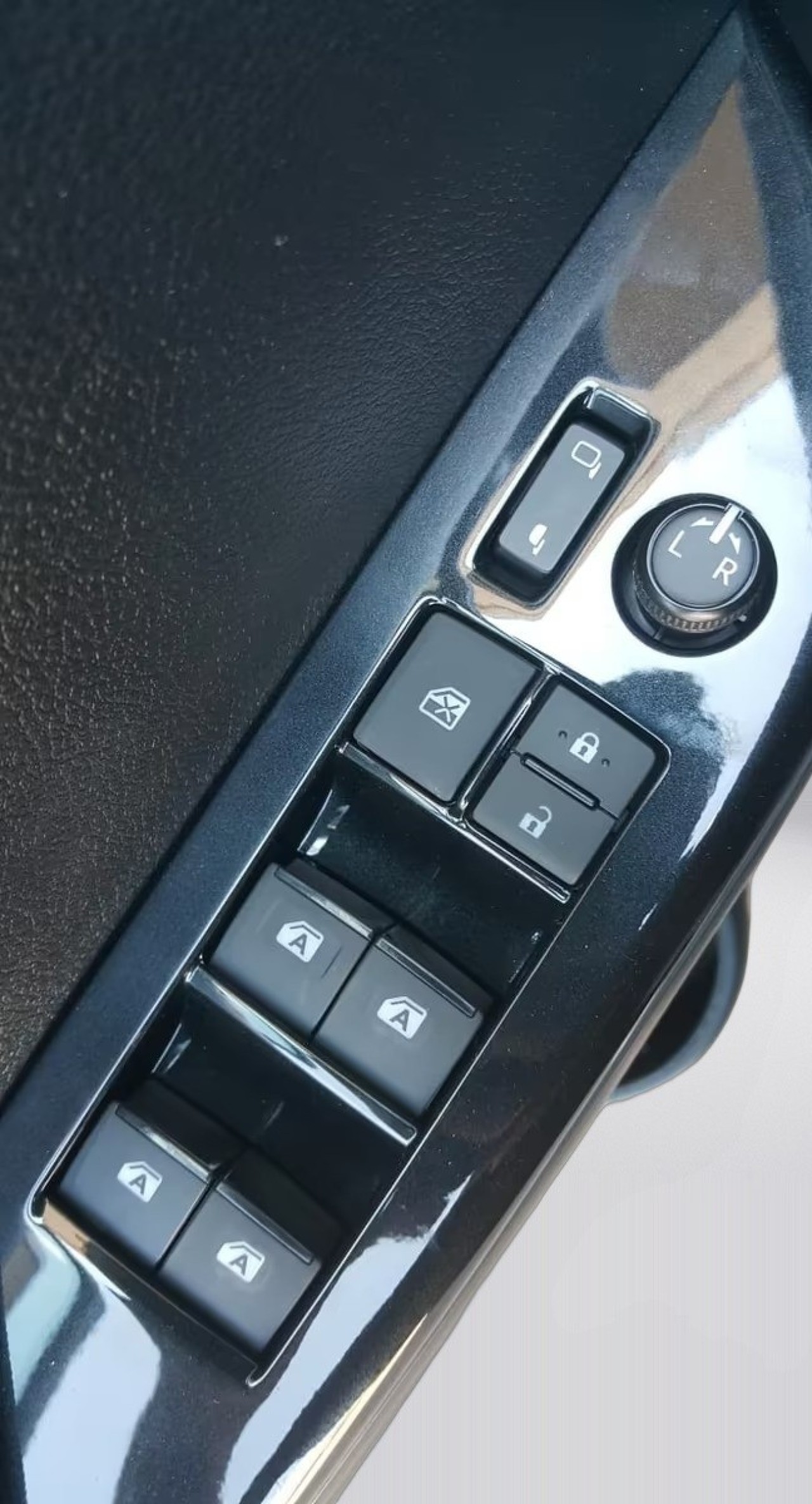 Toyota Hilux - foto 20