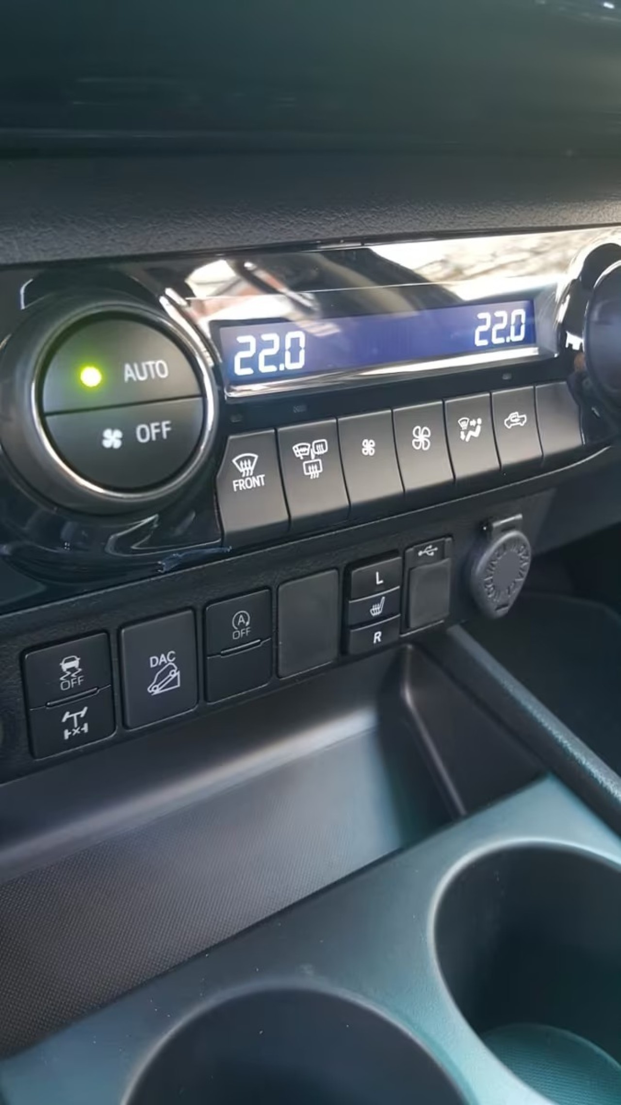 Toyota Hilux - foto 13