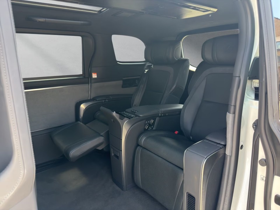 Lexus LM 350h Luxury - foto 10