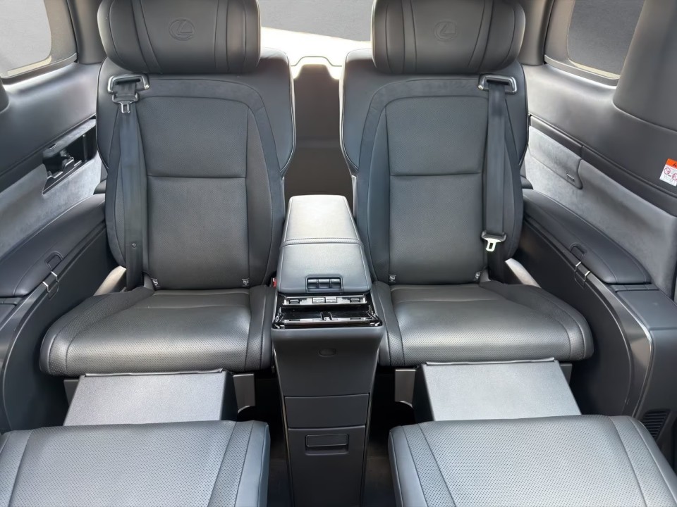 Lexus LM 350h Luxury - foto 11