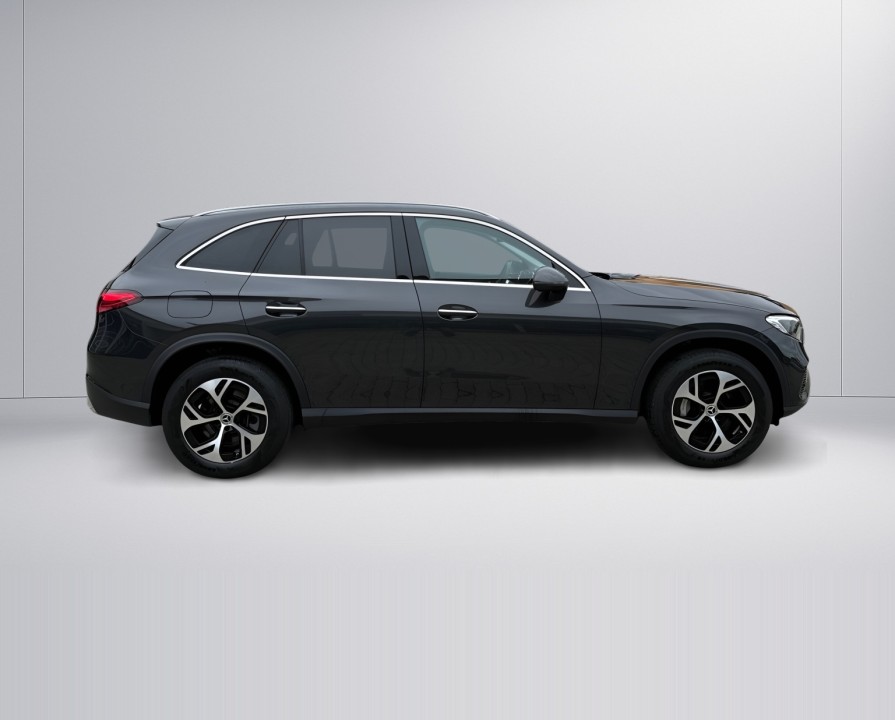 Mercedes-Benz GLC 300e 4MATIC (2)