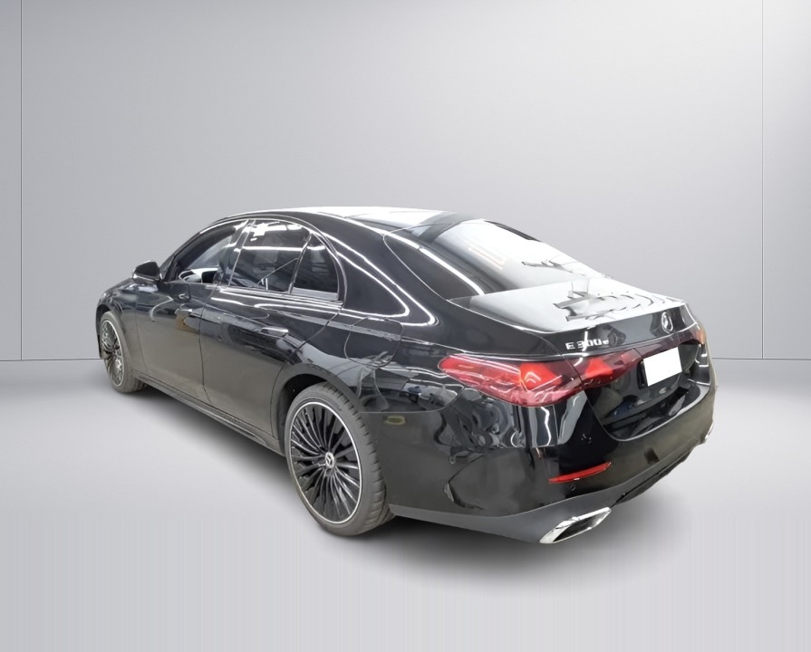 Mercedes-Benz E 300e 4MATIC AMG (3)