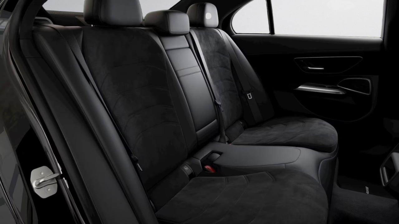 Mercedes-Benz E 300e 4MATIC AMG - foto 17