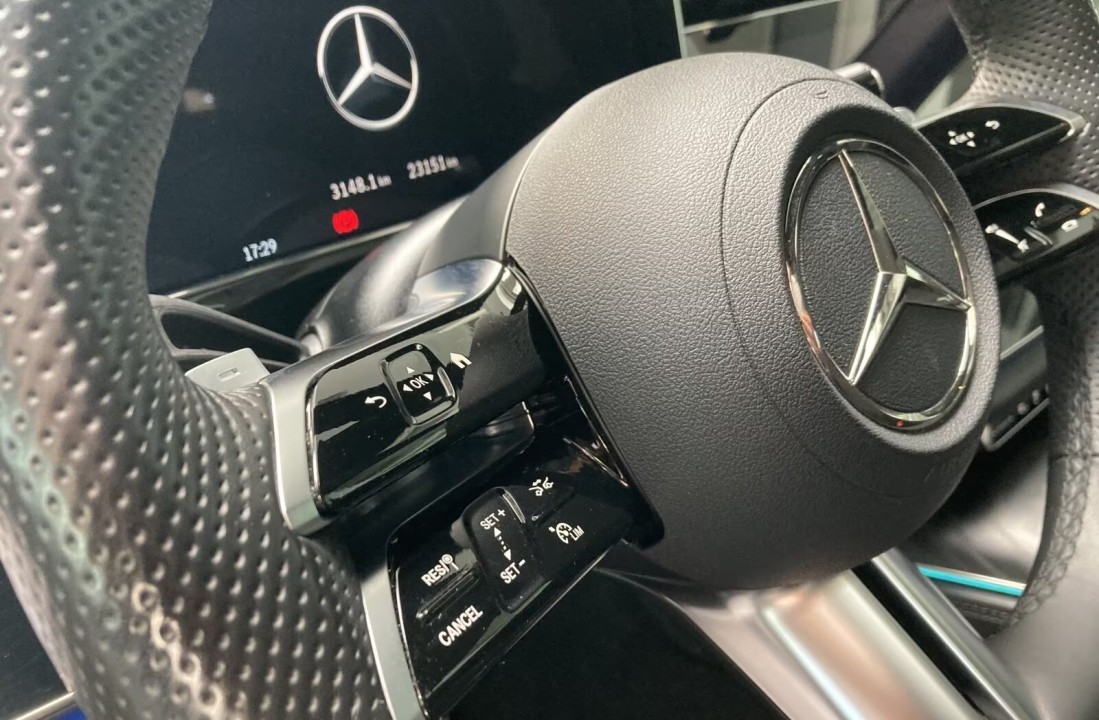 Mercedes-Benz E 300e AMG - foto 13