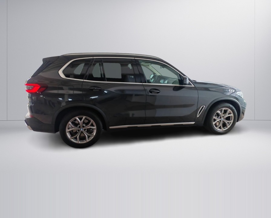 BMW X5 xDrive40i xLine (2)
