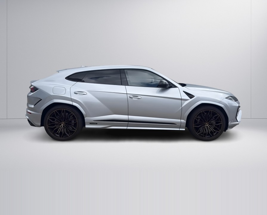 Lamborghini URUS SE (2)