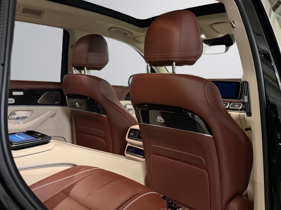 Mercedes-Benz GLS Maybach 600 - foto 12