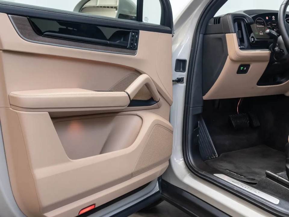 Porsche Cayenne - foto 17