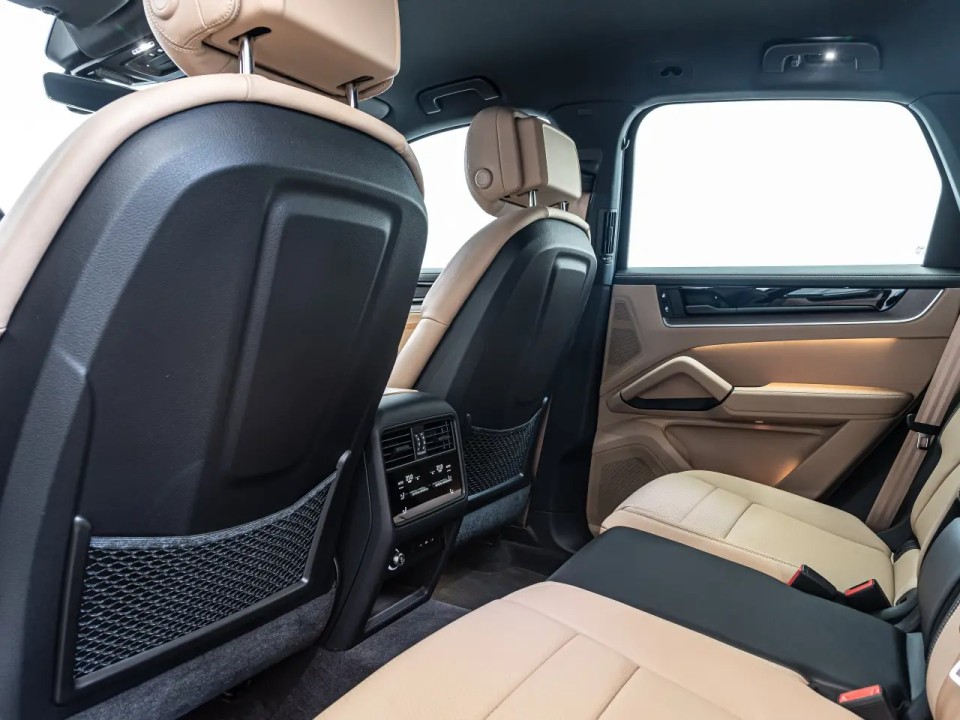 Porsche Cayenne - foto 16