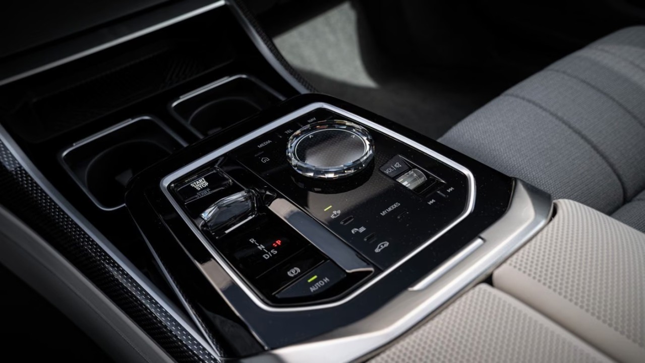 BMW Seria 7 740d xDrive M-Sport - foto 16