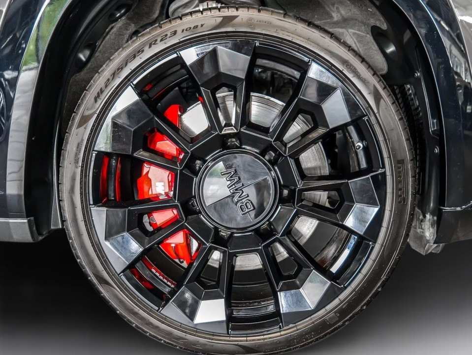 BMW XM 50e - foto 21