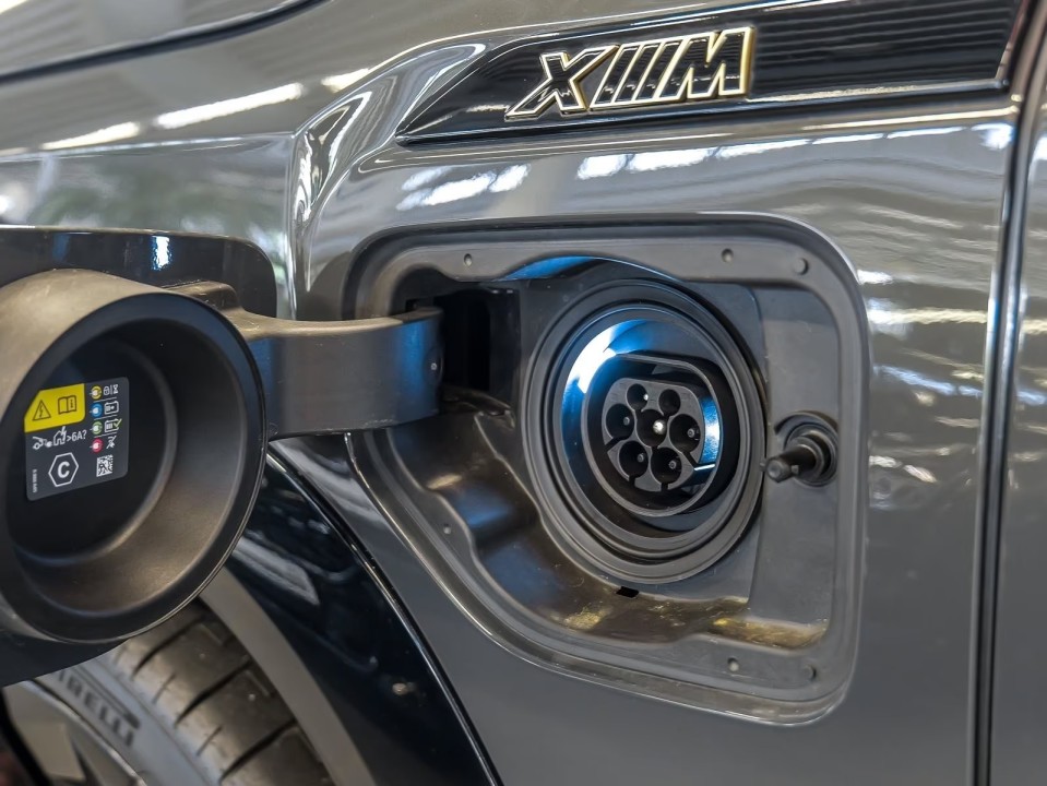BMW XM 50e - foto 19