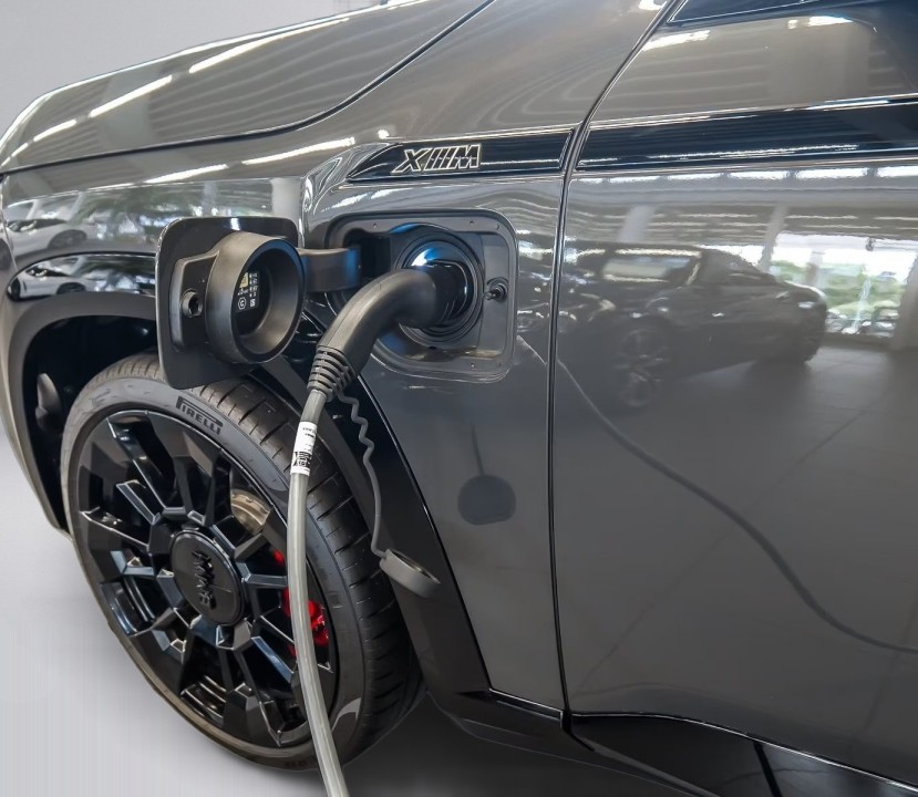 BMW XM 50e - foto 20