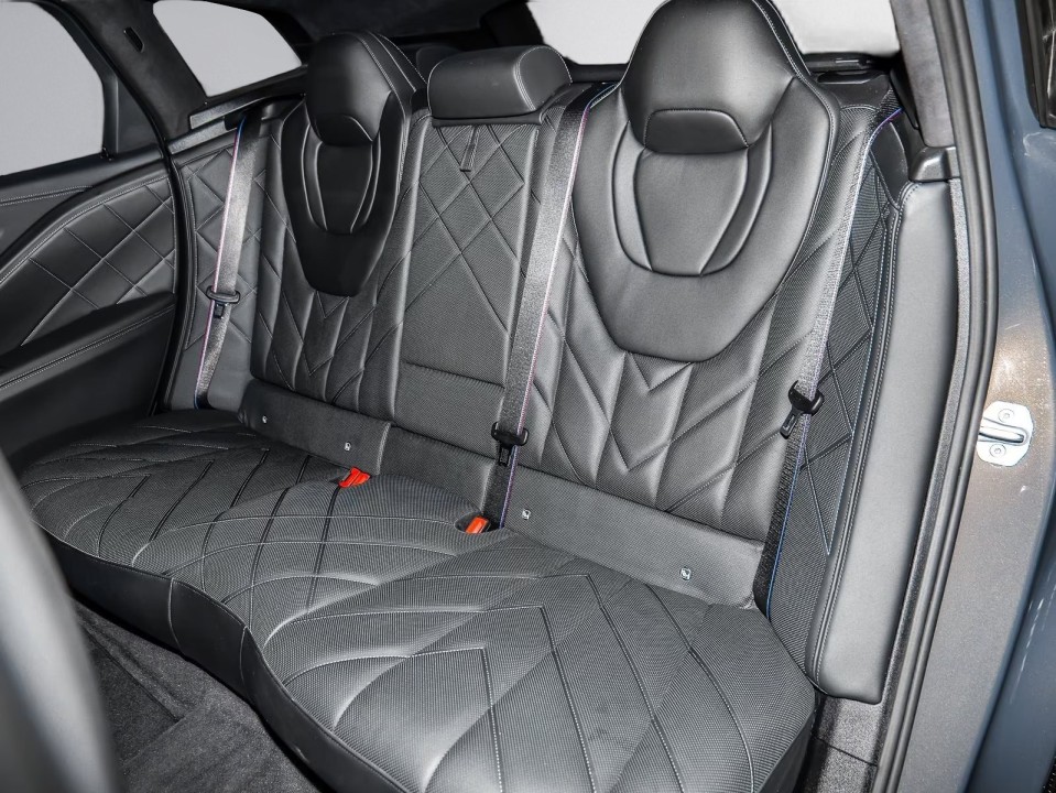 BMW XM 50e - foto 11