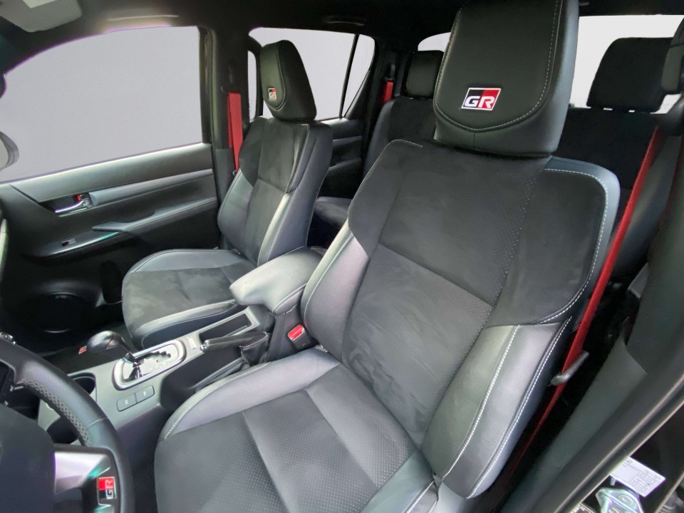 Toyota Hilux 2.8D GR Sport (5)