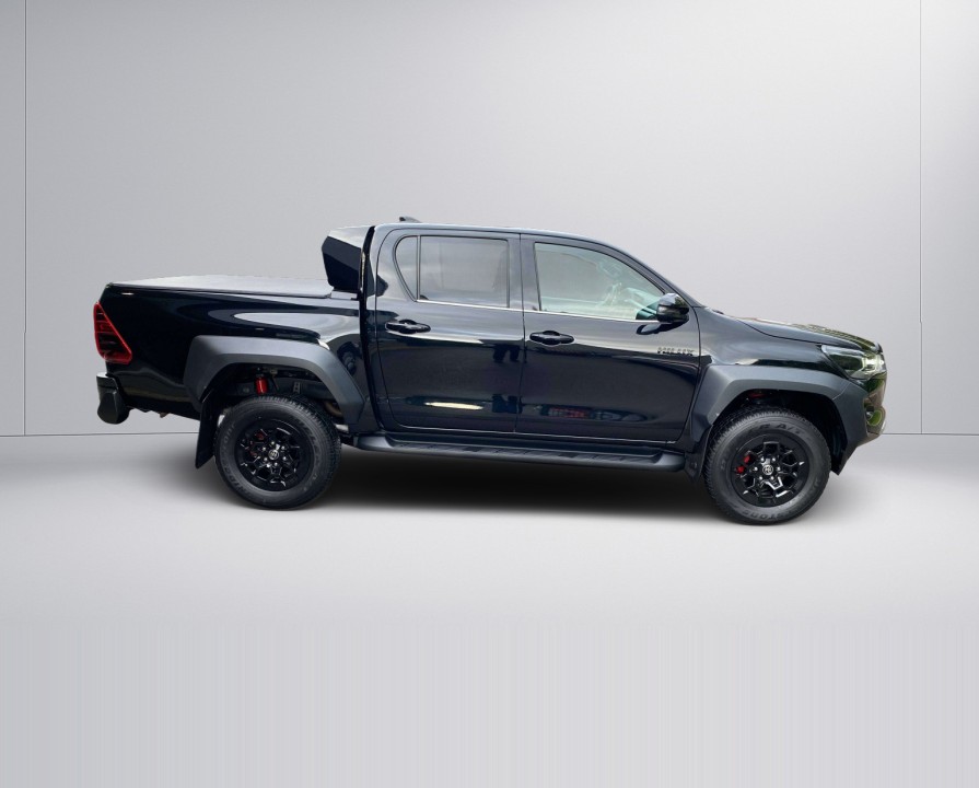 Toyota Hilux 2.8D GR Sport (2)