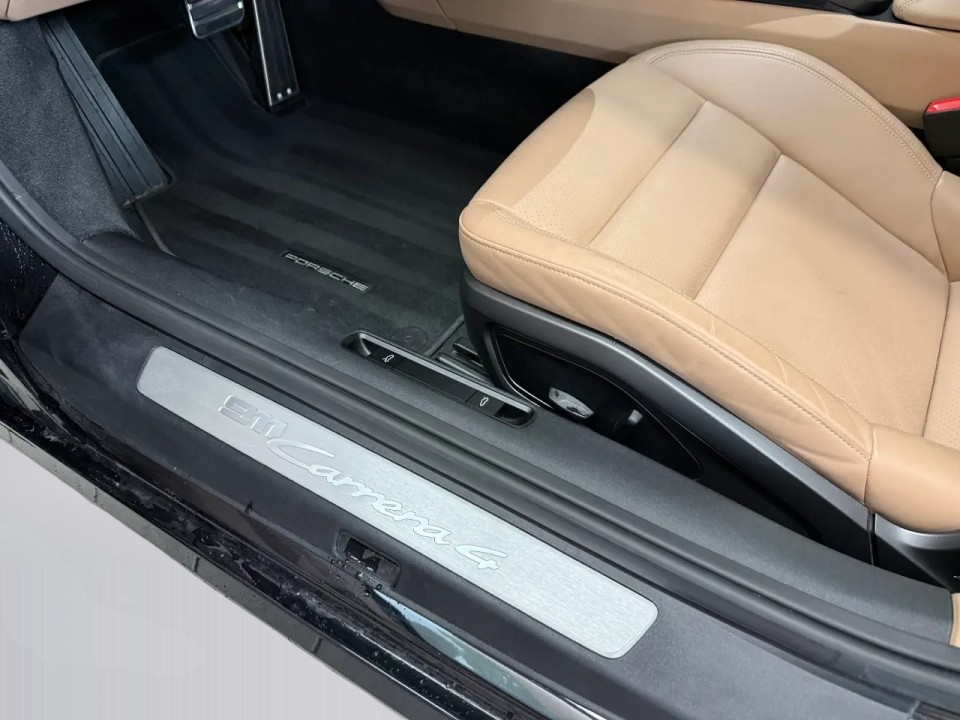Porsche 911 Carrera 4 Cabriolet - foto 26