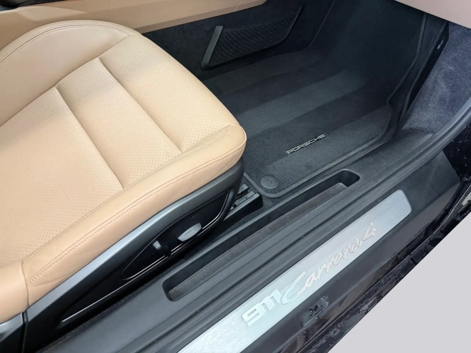 Porsche 911 Carrera 4 Cabriolet - foto 27