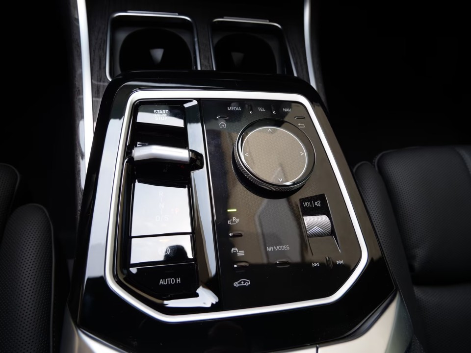 BMW Seria 7 740d xDrive Nero Lusso Edition - foto 14