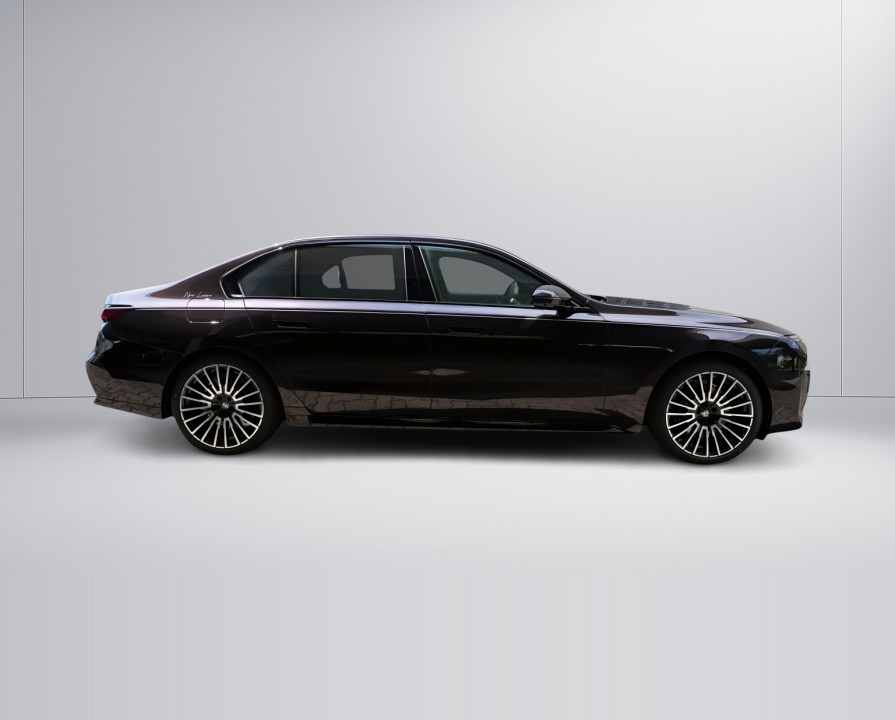 BMW Seria 7 740d xDrive Nero Lusso Edition (2)