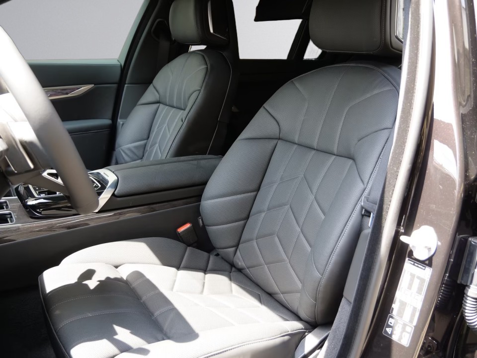 BMW Seria 7 740d xDrive Nero Lusso Edition - foto 10