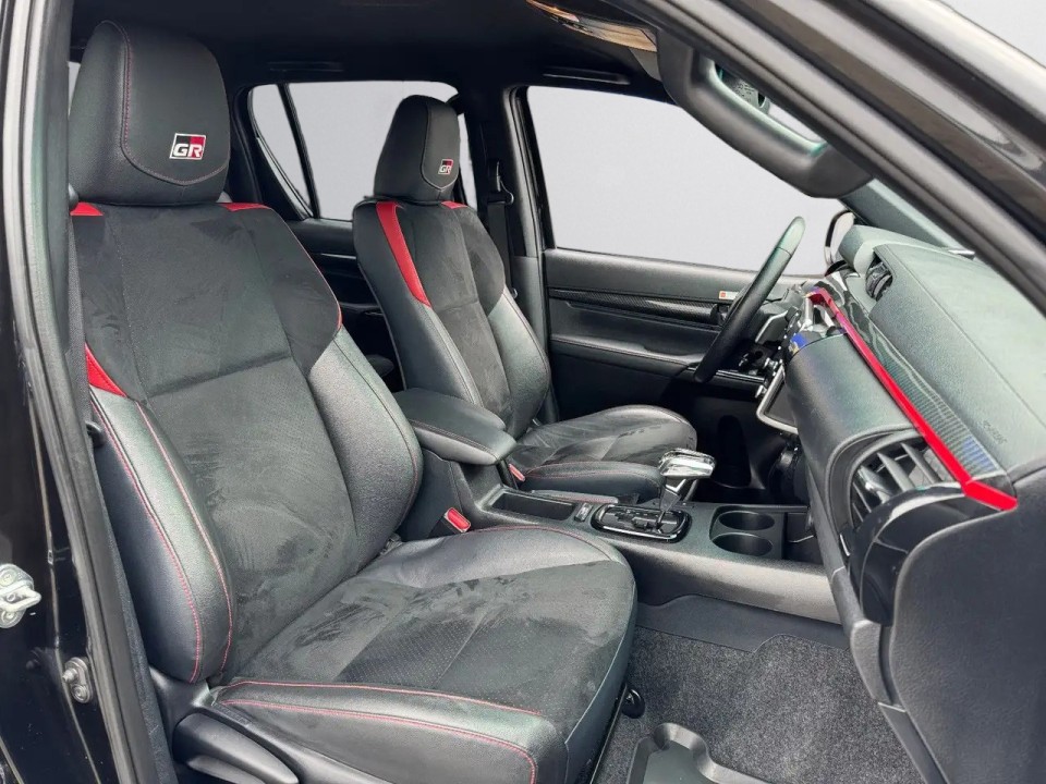 Toyota Hilux 2.8D GR Sport - foto 12