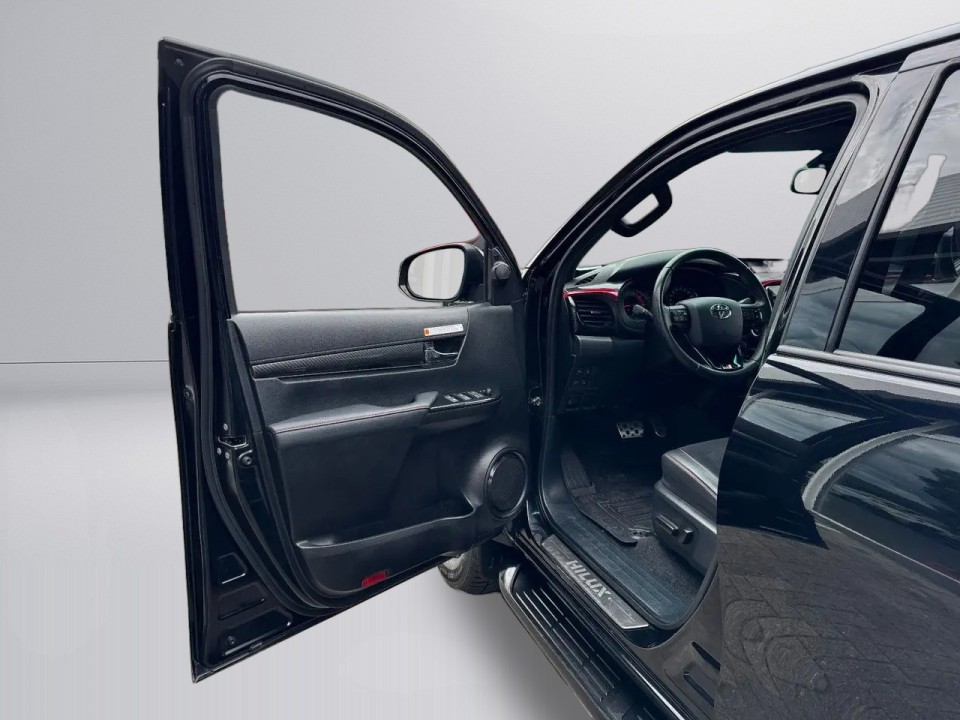 Toyota Hilux 2.8D GR Sport - foto 10
