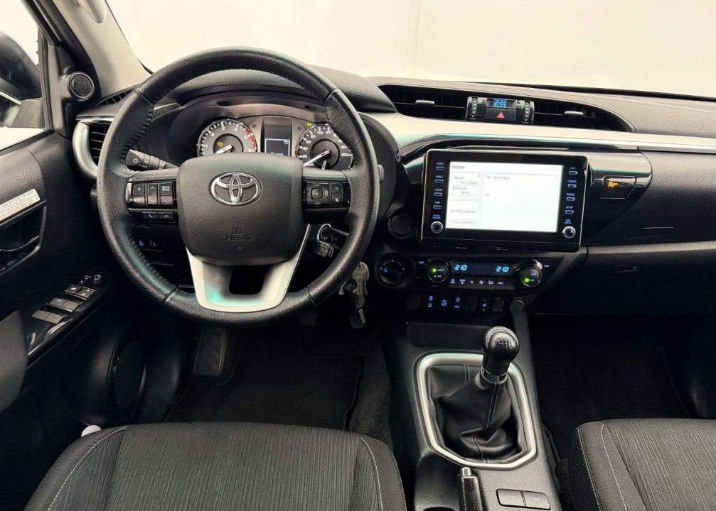 Toyota Hilux 2.8D - foto 16