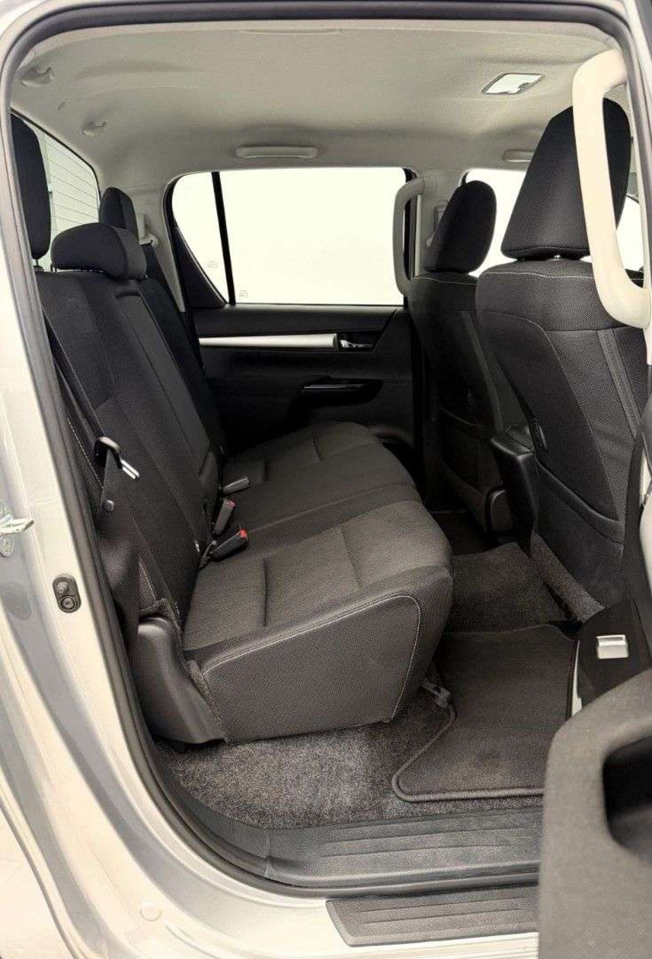 Toyota Hilux 2.8D - foto 12