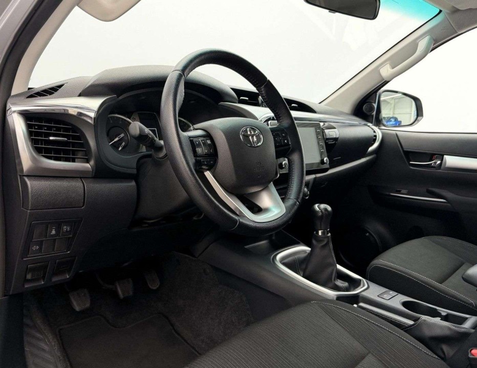 Toyota Hilux 2.8D - foto 10