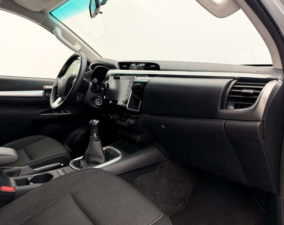 Toyota Hilux 2.8D - foto 14