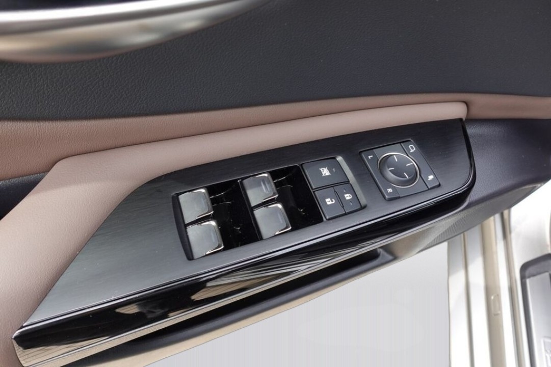 Lexus Seria ES 300h - foto 33