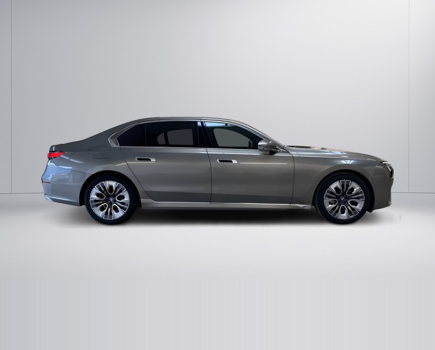 BMW Seria 7 740d xDrive (3)