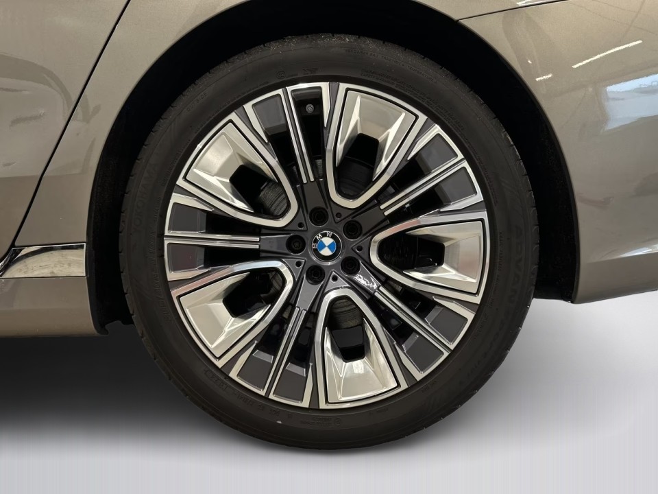 BMW Seria 7 740d xDrive - foto 19