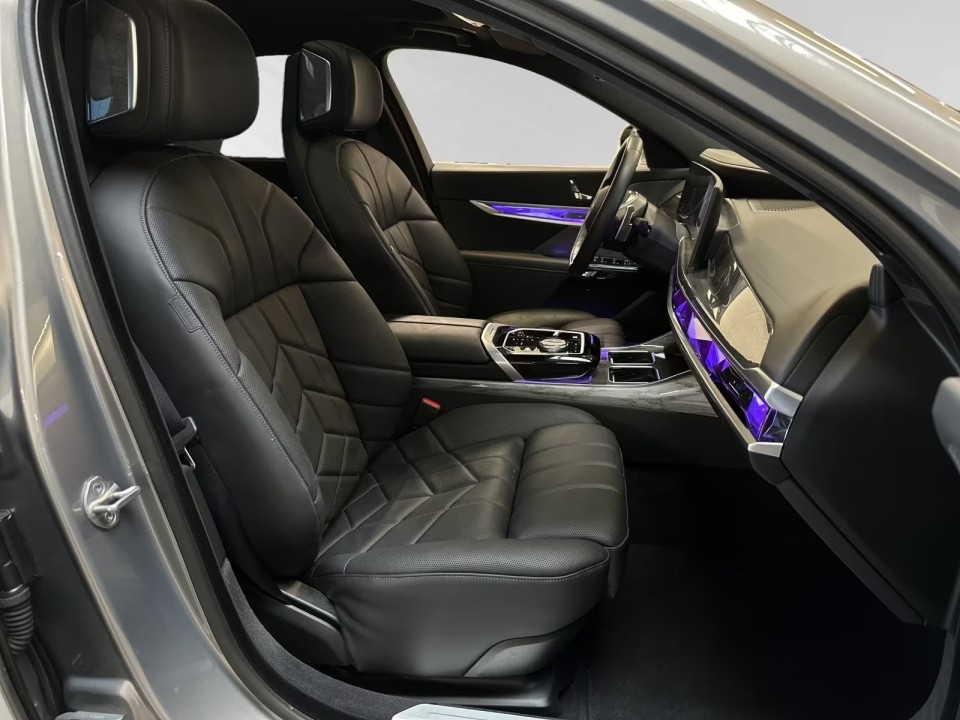 BMW Seria 7 740d xDrive - foto 6