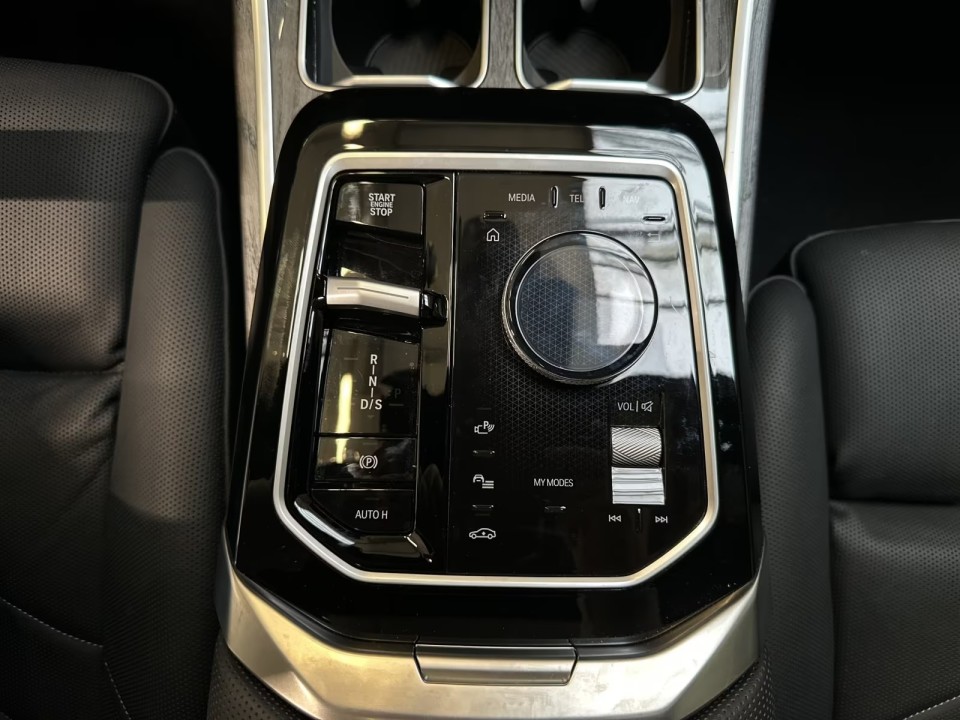 BMW Seria 7 740d xDrive - foto 12