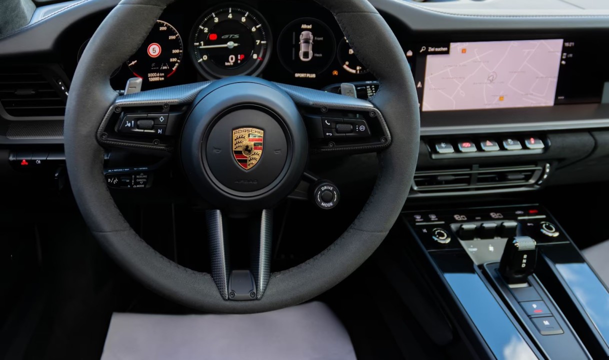 Porsche 911 Carrera 4 GTS - foto 10