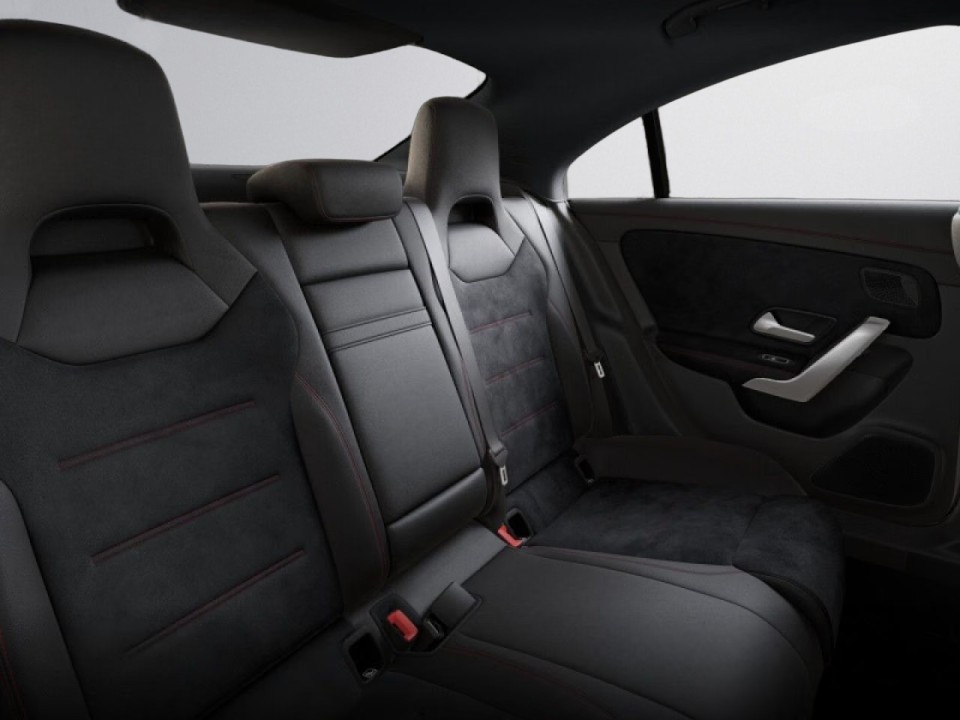 Mercedes-Benz CLA 220 4MATIC AMG Line - foto 17