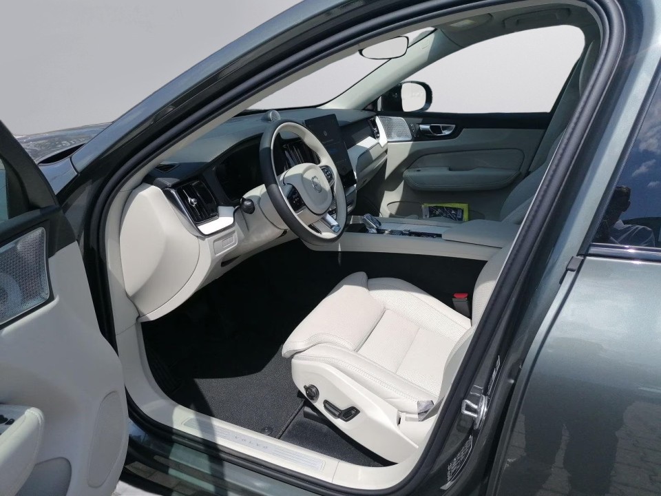 Volvo XC 60 T8 Recharge AWD Ultra Dark - foto 11